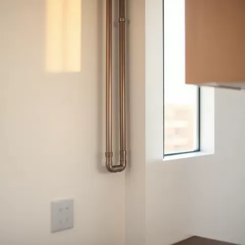 Czy można zabudować rury gazowe w mieszkaniu w bloku