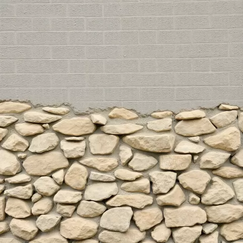 Jak otynkować ścianę z kamienia