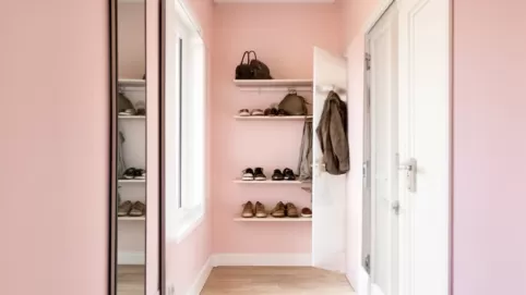 Pomysł na ściany w małym przedpokoju